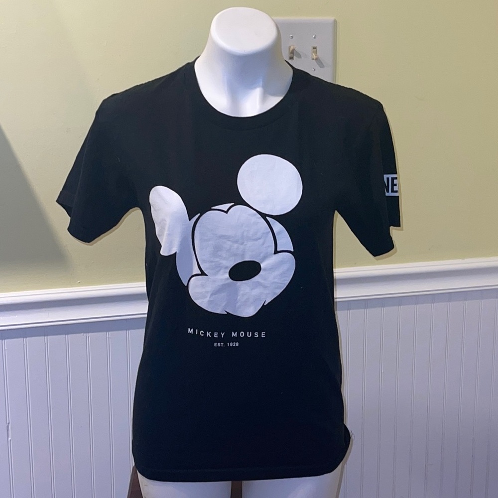 Neff Headwear Disney collaboration Mickey Mouse Milano tee shirt. Size small